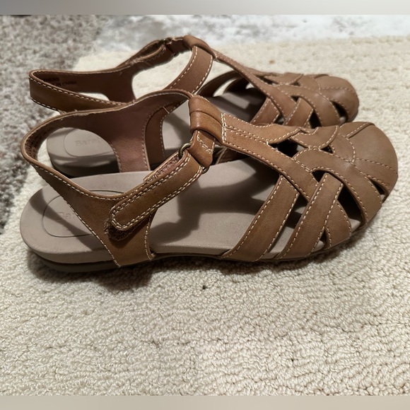 Beartraps Brown Sandals - Picture 1 of 4
